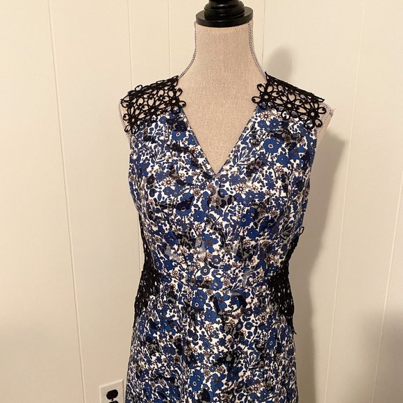 Elie Tahari V-Neck Sleeveless Blue and Black Floral Lace Wren Dress Size 8 - Picture 4 of 13